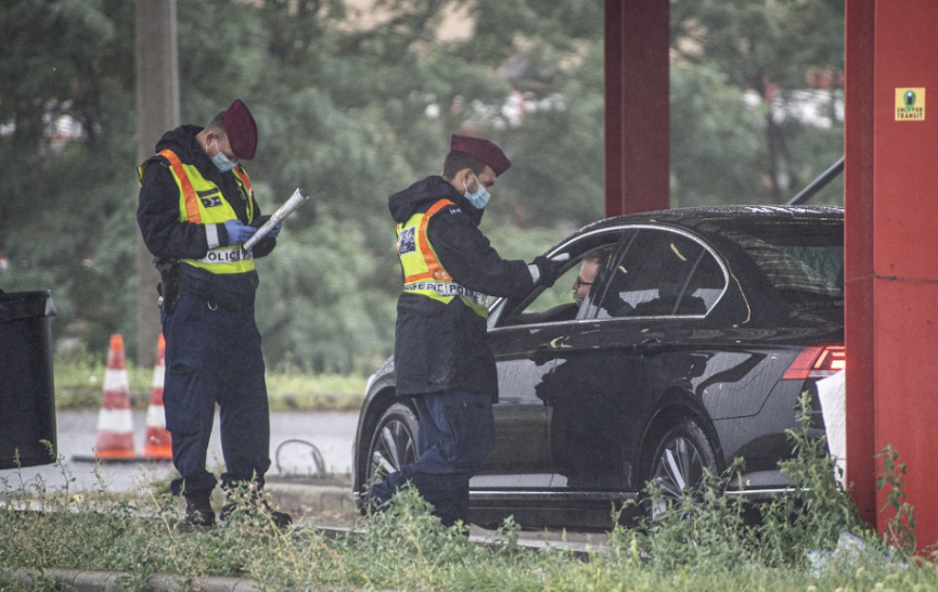 Poľsko zvažuje zavedenie obmedzení na hranici so Slovenskom a s ČR