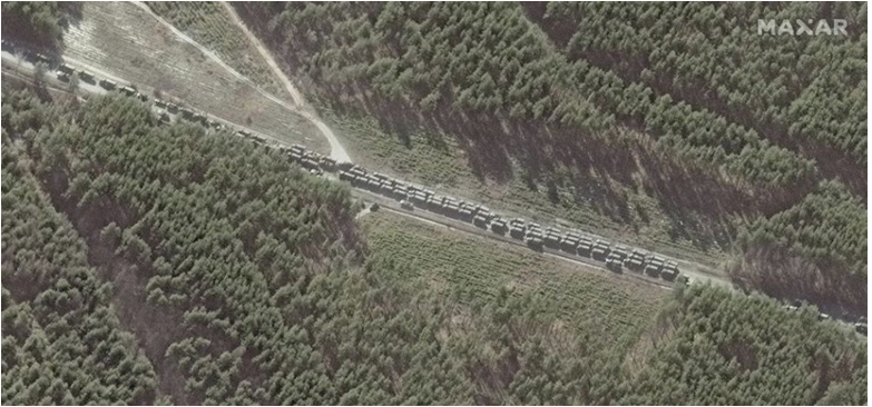 Ruský vojenský konvoj smerujúci na Kyjev má až 64 kilometrov