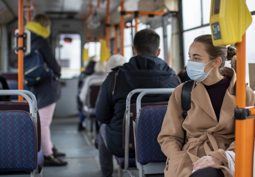 Konzílium odborníkov odporúča okamžité tvrdé opatrenia na zníženie mobility