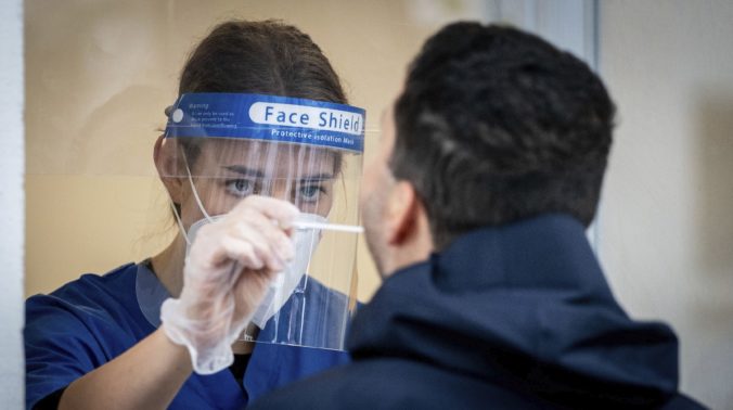 Koronavírus: Na Slovensku pribudli ďalšie desiatky úmrtí, urobili takmer 10-tisíc PCR testov
