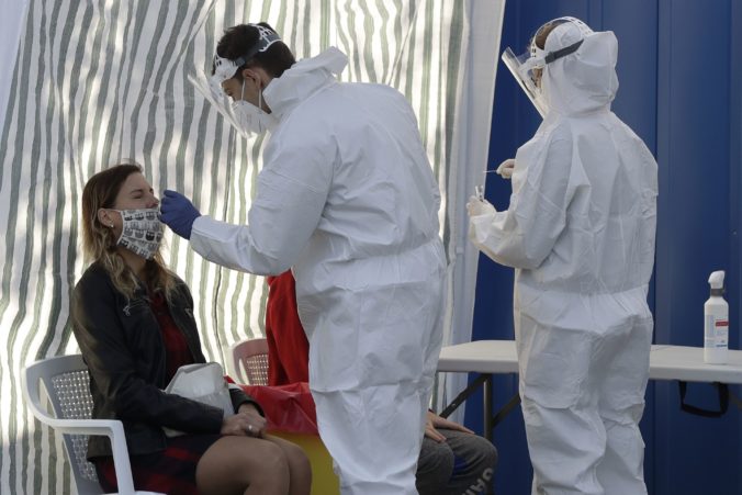 Koronavírus: Na Slovensku pribudlo 3 216 nakazených a 26 úmrtí, urobili viac ako 13-tisíc testov