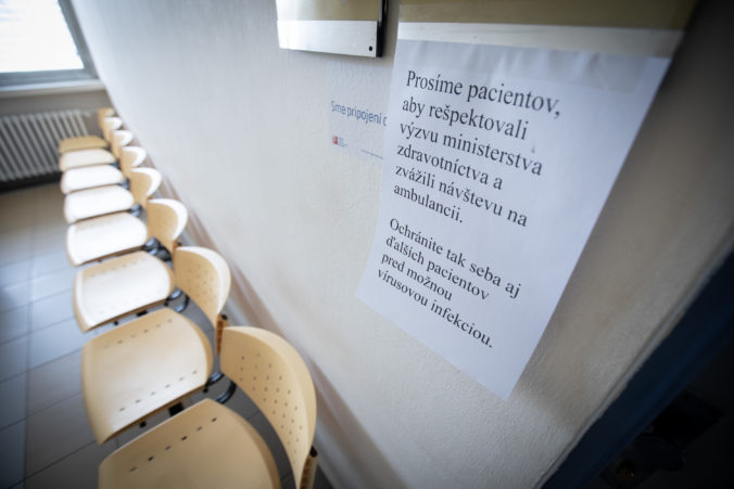Na Slovensku platí mimoriadna situácia pre koronavírus. Čo všetko môže vláda spraviť?