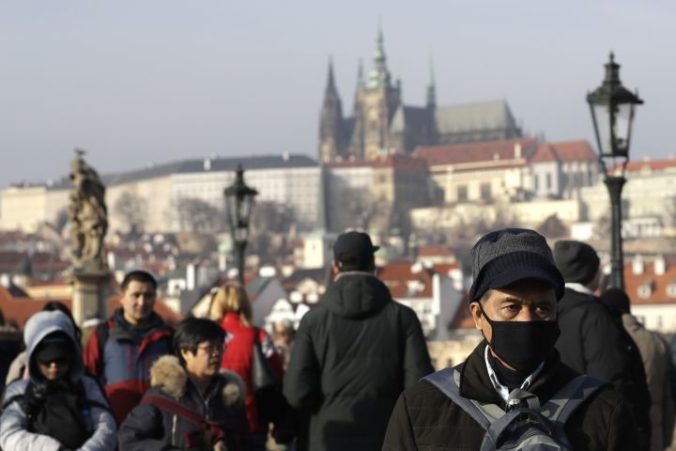 V Česku pribudlo v piatok 8618 potvrdených prípadov nákazy novým druhom koronavírusu, ako vyplýva z údajov ministerstva zdravotníctva zverejnených v noci na sobotu. Je to vôbec najvyšší prírastok od začiatku pandémie a počas tohto týždňa už štvrtý rekord za sebou, píše internetová stránka televízie Nova.