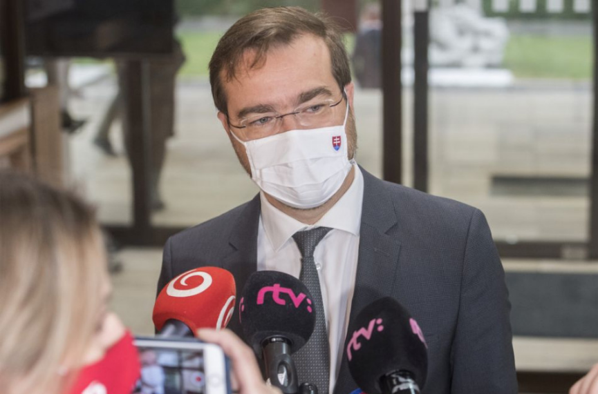 Bývalí ministri zdravotníctva o M. Krajčím: Mal by odstúpiť