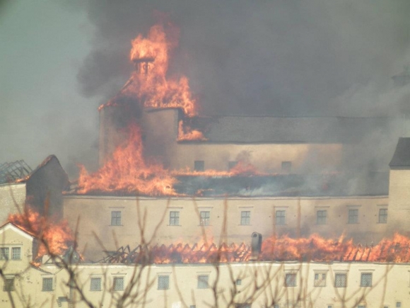 Hrad Krásna Hôrka je v plameňoch