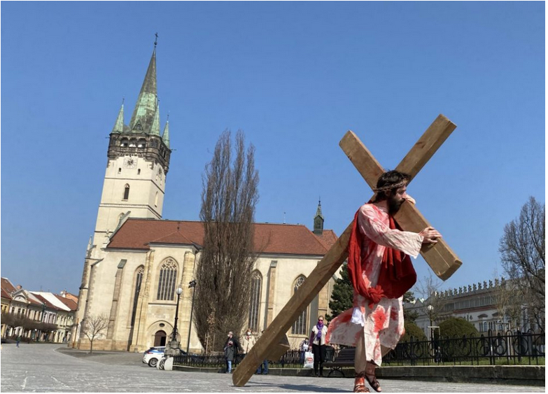 Kresťania spomínajú na deň utrpenia, ukrižovania a smrti Ježiša Krista