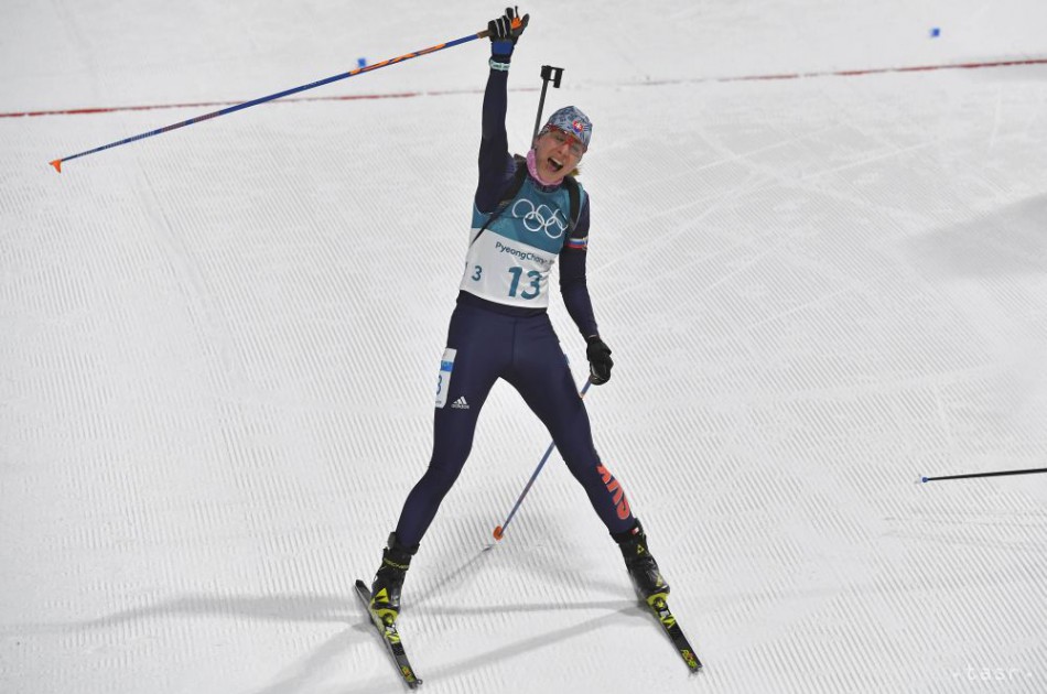 Slovenská biatlonistka Anastasia Kuzminová sa raduje v cieli zo zisku striebornej medaily v stíhacích pretekoch žien na 10 km počas XXIII. zimných olympijských hier 12. februára 2018 v juhokórejskom Pjongčangu.