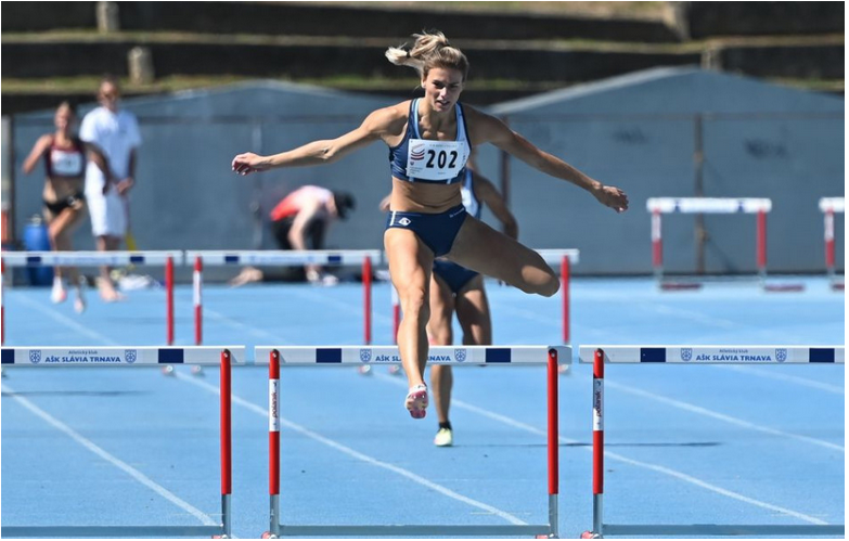 Ledecká skončila 2. na 400 m prekážok, Forsterová 3. na hladkej stovke