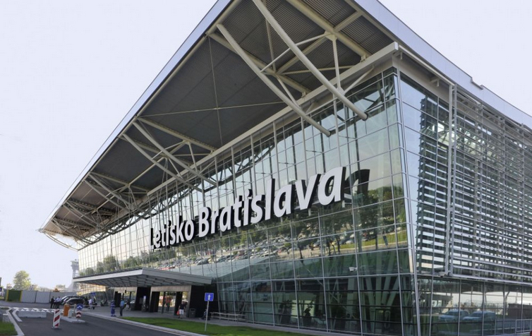 Letnú sezónu na letisku v Bratislave odštartovala nová linka do Zadaru