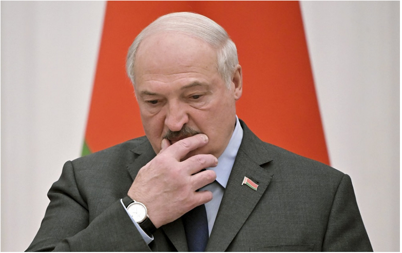 Lukašenko rúbal drevo, aby Európa „nezamrzla“