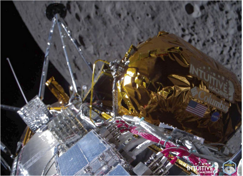 Americký lunárny modul Odysseus pristál na povrchu Mesiaca