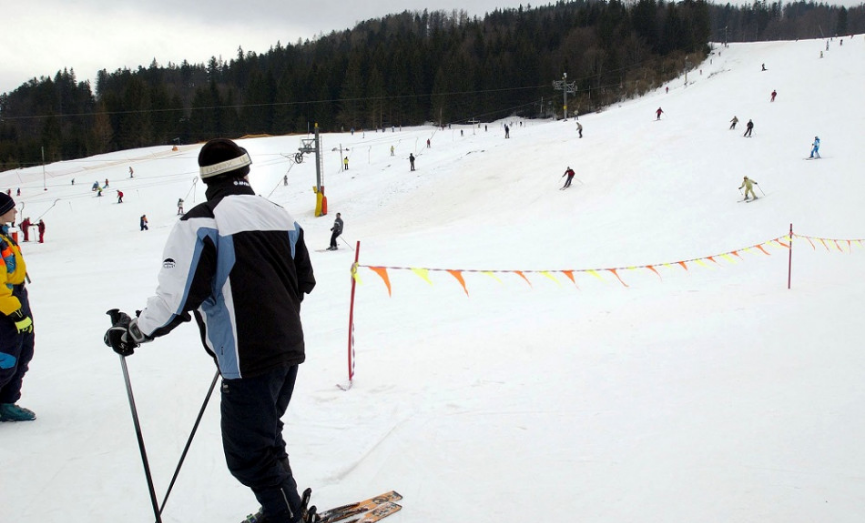 Vianočná lyžovačka je možná v deviatich zimných areáloch