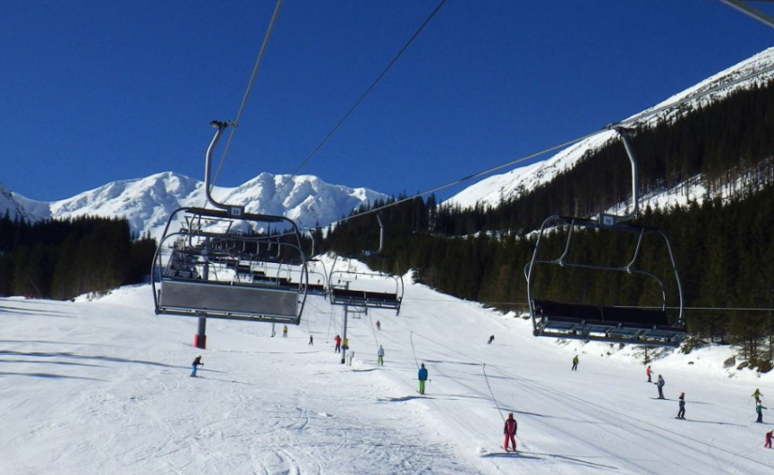 Až pol metra snehu: Podmienky na lyžovanie sú dobré až veľmi dobré