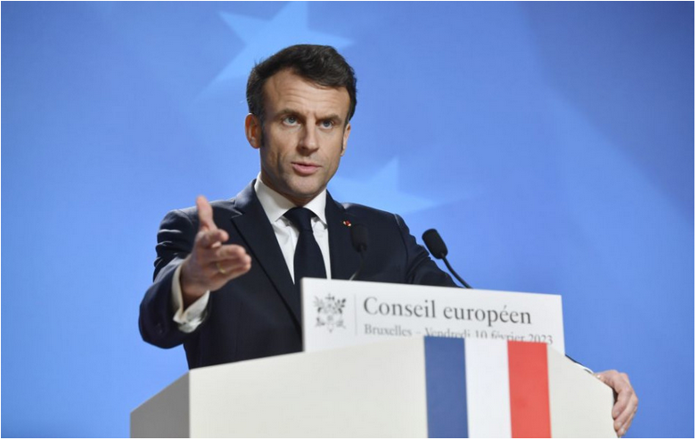 Zelenskyj: Macron márni čas podporou dialógu s Ruskom