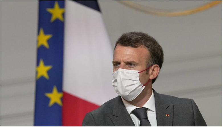 Macron: Neočkovaných Francúzov budem trápiť až do konca