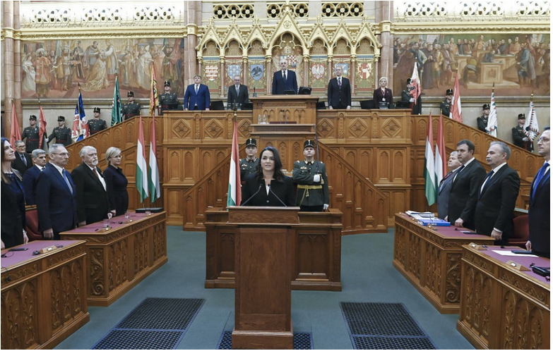 Maďarská prezidentka Katalin Nováková podpísala novelu zákona, ktorá obmedzuje právo učiteľov na štrajk.