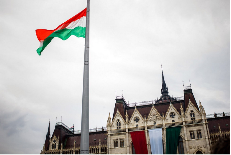 Európska komisia odporúča znížiť vyplácanie eurofondov Maďarsku vo výške približne 7,5 miliardy eur