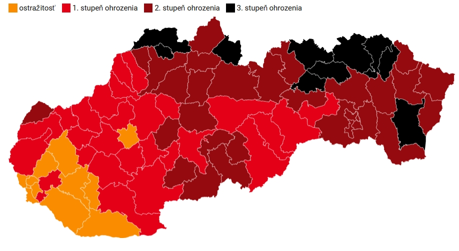 Na Slovensku od pondelka pribudnú čierne aj bordové okresy, ubudlo oranžových a červených je 27