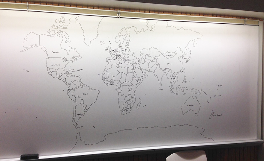 11-ročný chlapec s autizmom nakreslil podrobnú mapu sveta spamäti