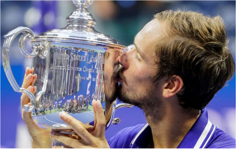 Medvedev prekazil Djokovičovi kalendárny Grand Slam a vyhral US Open 2021