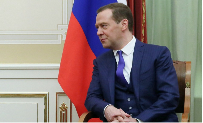Medvedev: USA by mali prosiť o rozhovory o jadrovom odzbrojení