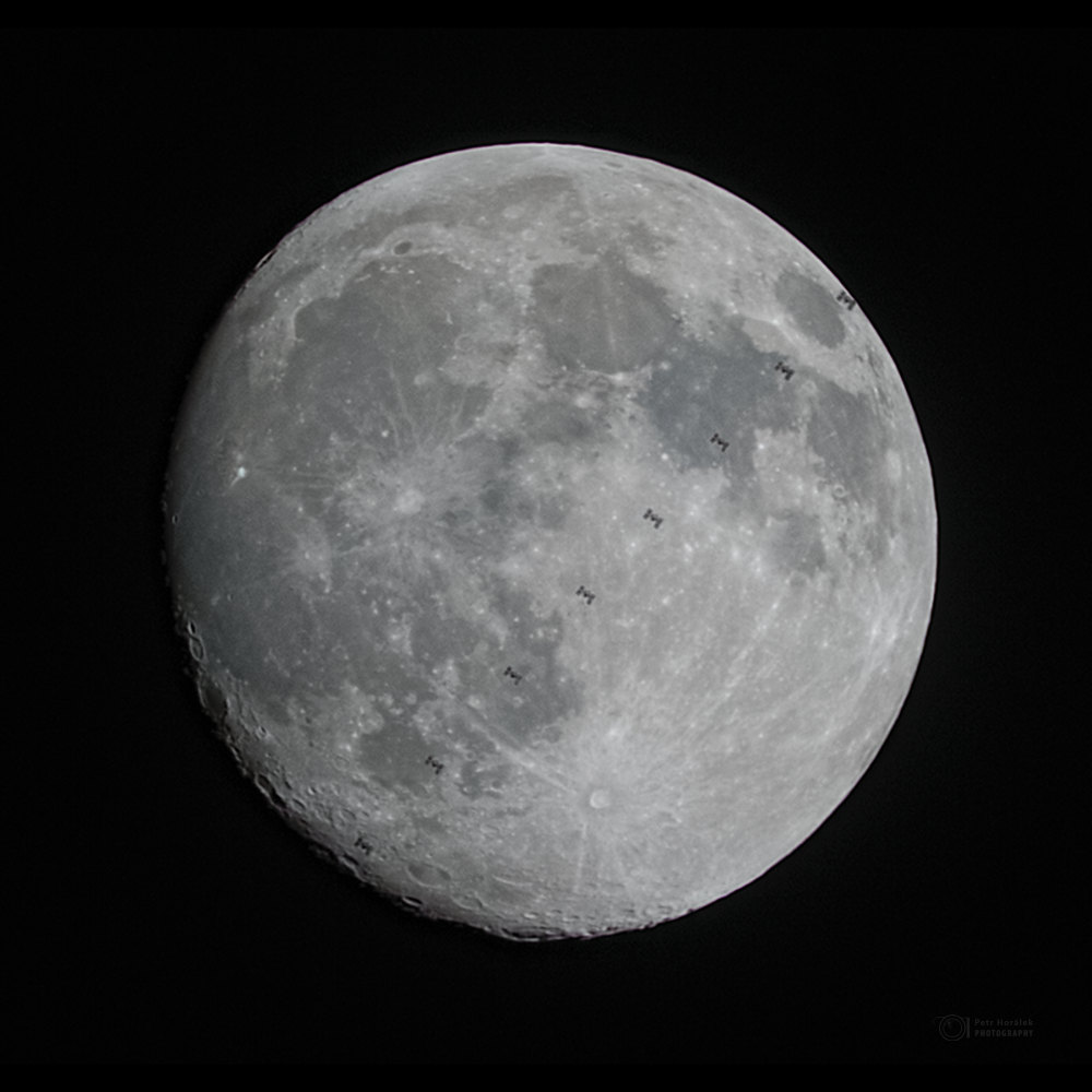 Foto: Nad východným Slovenskom sa pred Mesiacom zjavila kozmická stanica. 