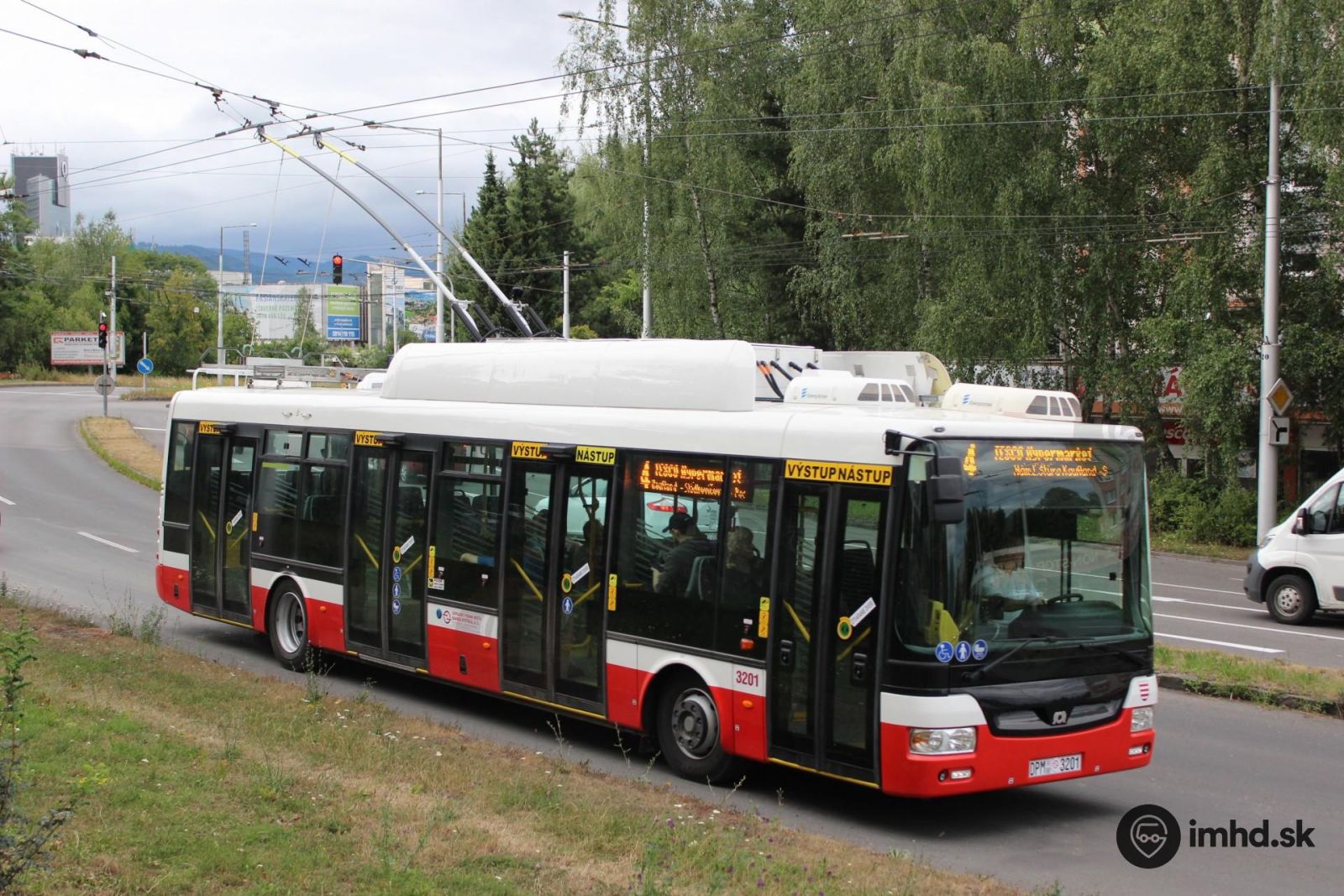 ODPADOL V AUTOBUSE: Muž s covidom cestoval aj napriek karanténe