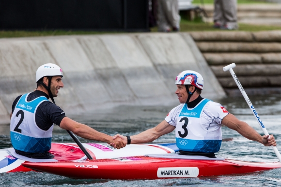 Slovenský kanoista Michal Martikán s bronzovou medailou po finále C1 mužov na LOH 2012.