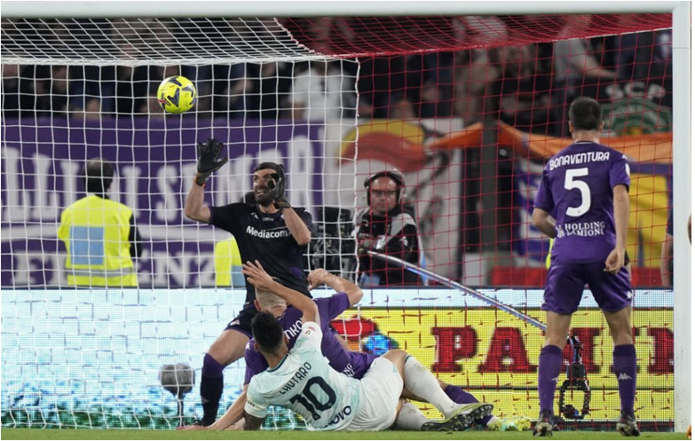 Inter Miláno s 9. domácim pohárom, Fiorentina neudržala vedenie