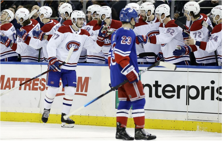 NHL: Slafkovský nebodoval v 15. zápase po sebe, proti Rangers mal mínusku