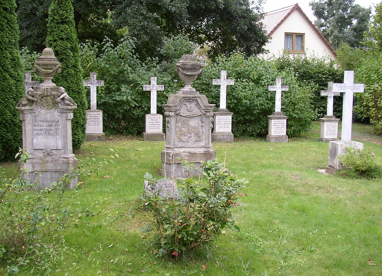 Muž zahynul na cintoríne, zabil ho náhrobný kameň svokry