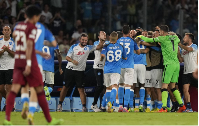Liga majstrov: Neapol rozobral obranu Liverpoolu, hetrik Lewandowského