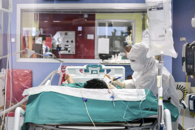 Nemocnice majú opäť takmer plné kapacity, čo sa týka COVID pacientov.