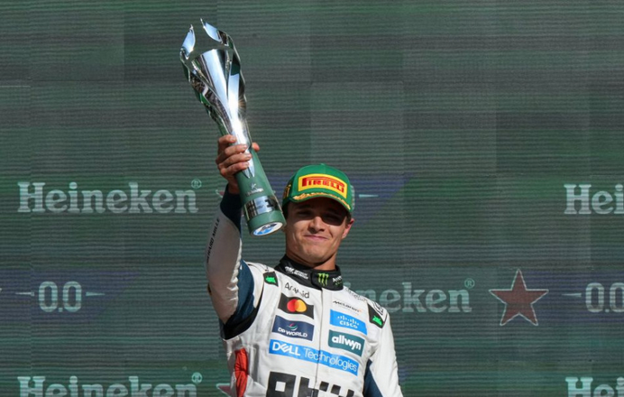 F1: Norris vyhral v Mexiku a je nový líder: Snažil som sa ostať sústredený