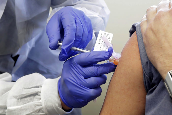 Vakcína proti novému koronavírusu by mohla byť k dispozícii do jesene