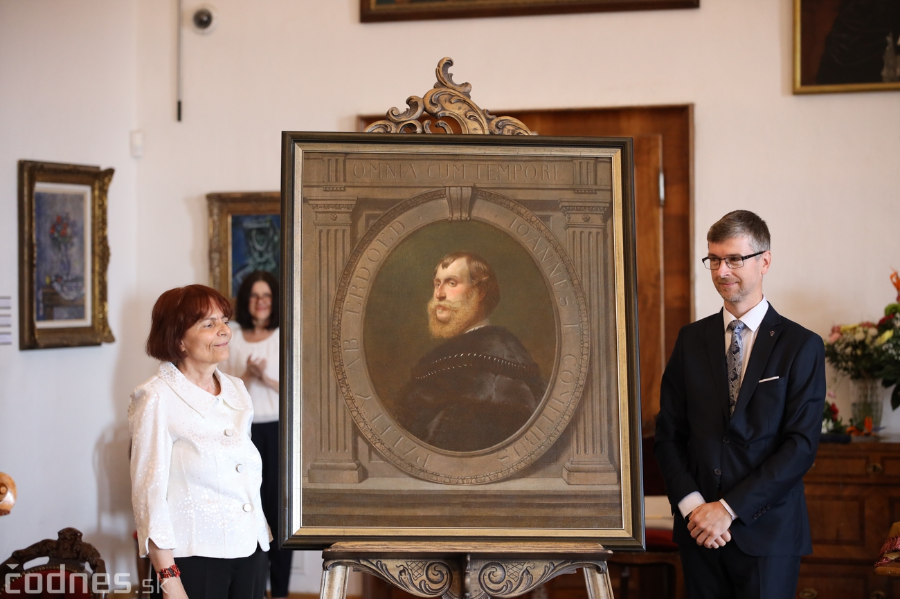 Foto a video: Portrét grófa Pálffyho sa po desaťročiach vrátil späť na Bojnický zámok. Dnes ho slávnostne odhalili
