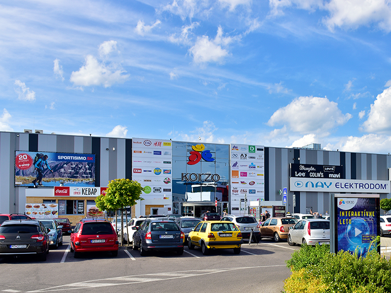 Obchodné centrum Korzo na Nábrežnej ulici v Prievidzi chce investor rozšíriť