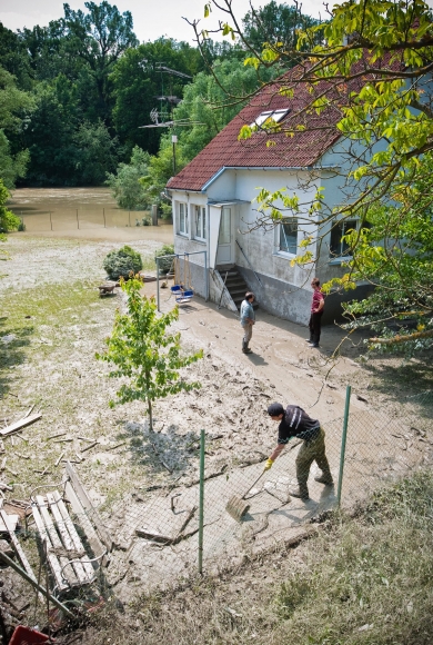 Odstraňovanie škôd po povodniach