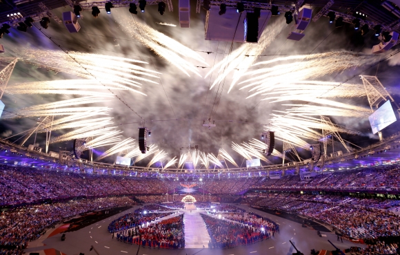 Obrazom: Veľkolepý ohňostroj ukončil olympijské hry