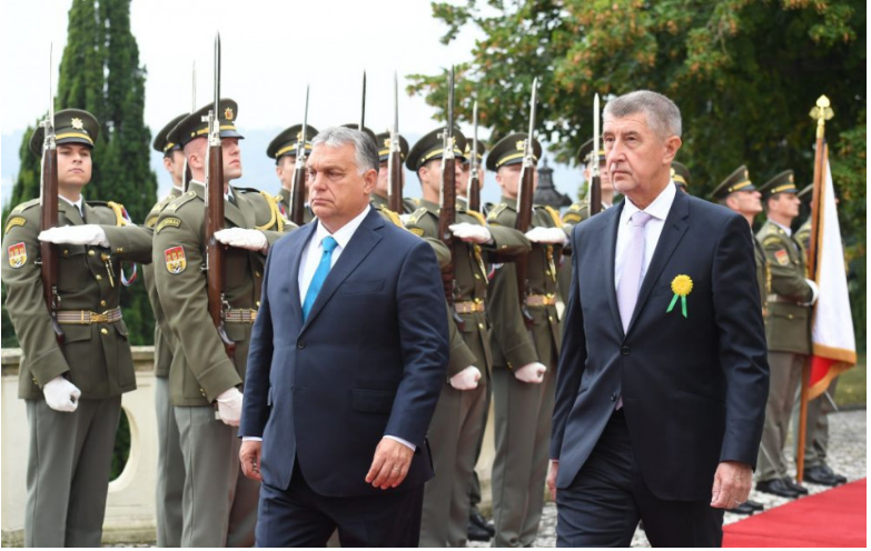 Viacerých novinárov nepustili na tlačovú konferenciu Orbána s Babiša