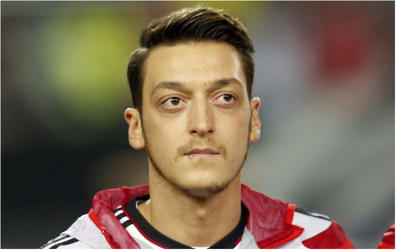 Özil si robil posmešky z DiCapria, ktorý nevedel, čo je Arsenal