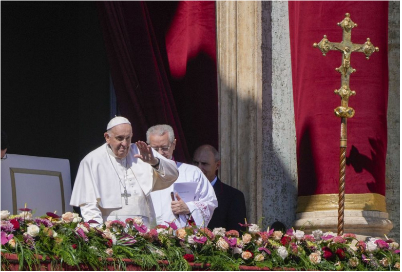 Pápež aj na Veľkonočný pondelok opätovne vyzval na modlitby za mier