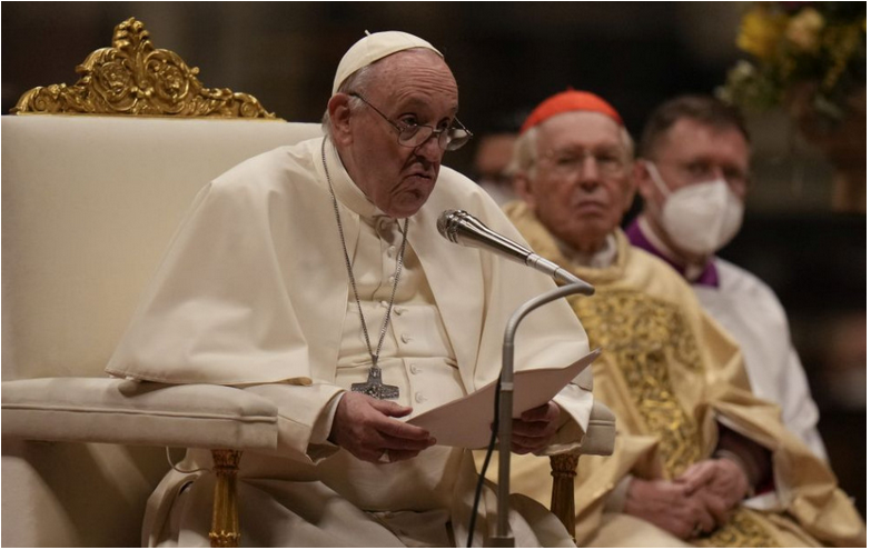 Pápež v homílii počas vigílie vyzval na veľkonočné prímerie