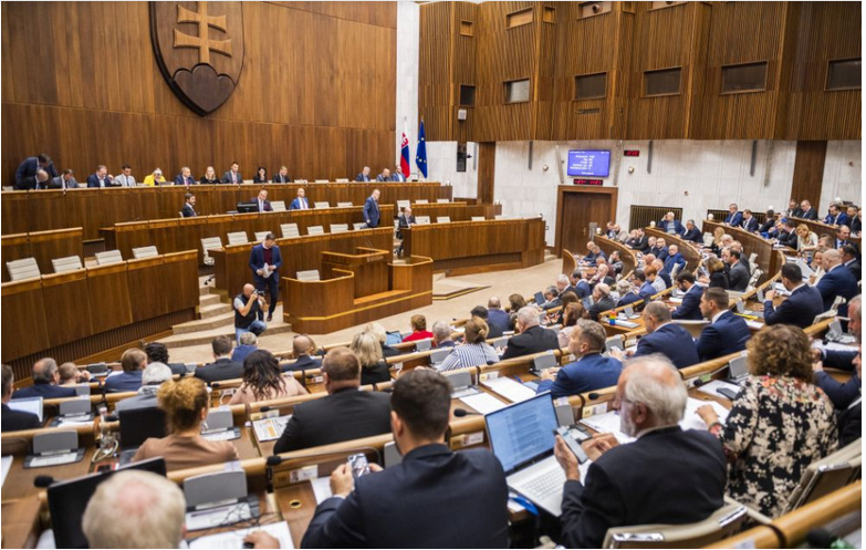 Poslanci Národnej rady (NR) SR schválili vstup Fínska a Švédska do NATO