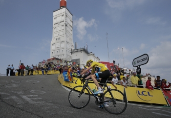 Britský Christopher Froome počas pätnástej etapy jubilejného 100. ročníka Tour de France, ktorá merala 242,5 kilometra a viedla zo Givors na vrchol Mont Ventoux.