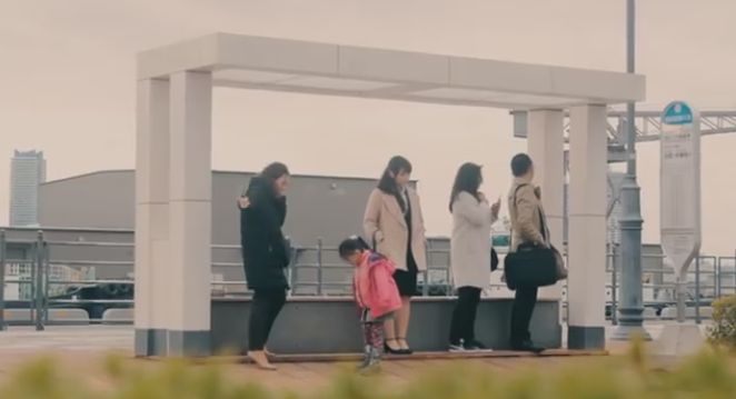 Video: Ako sa zachovajú deti, keď dospelému vypadne peňaženka?