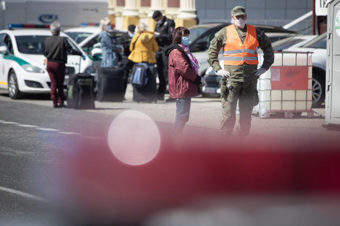 Opatrenia voči pendlerom by sa mohli zmierniť, hlavný hygienik navrhne krízovému štábu úpravu