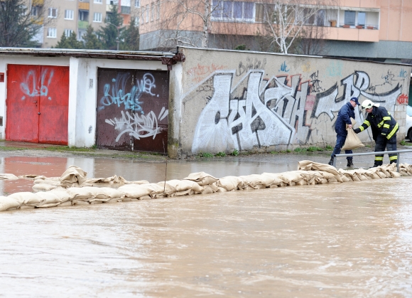 Povodňová situácia v Leviciach