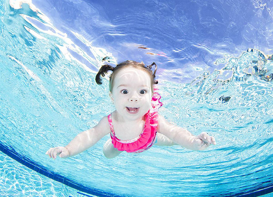Ako vyzerajú deti pod vodou: Fotograf fotí rozkošné fotky na zvýšenie informovanosti o topiacich sa deťoch