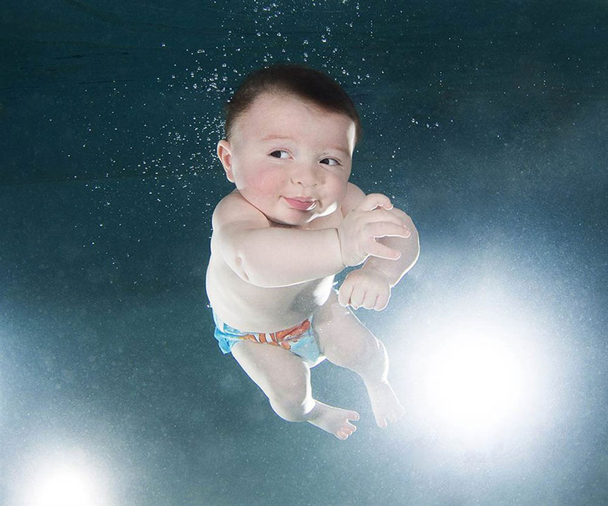 Ako vyzerajú deti pod vodou: Fotograf fotí rozkošné fotky na zvýšenie informovanosti o topiacich sa deťoch
